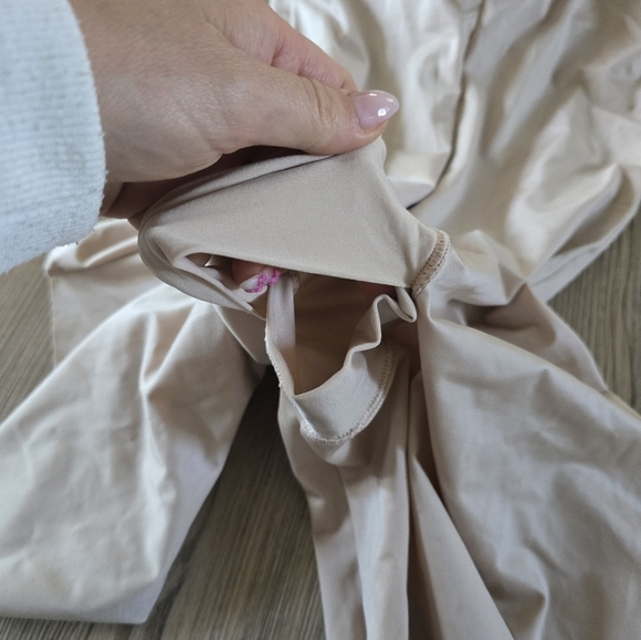 SPANX Suit Your Fancy Midthigh Bodysuit 4  way straps built in cup champaign XL - Picture 4 of 8